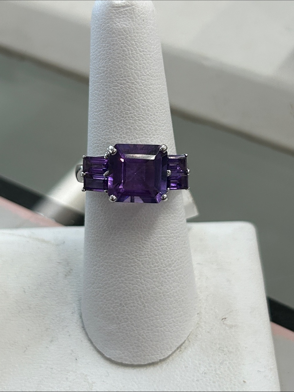 503913 10k wg Amethyst ring 3.39g